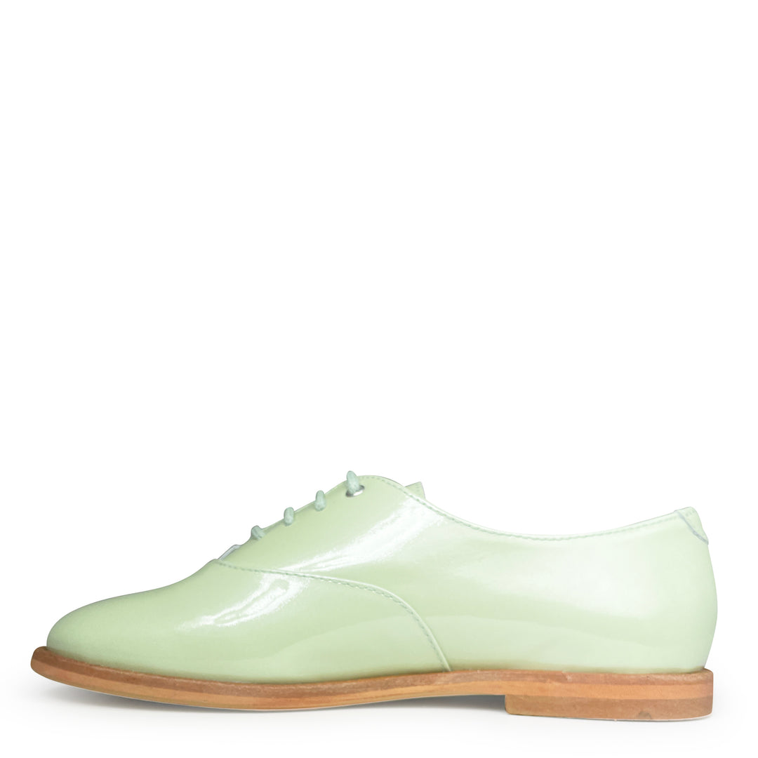 Lace-up shoe light green