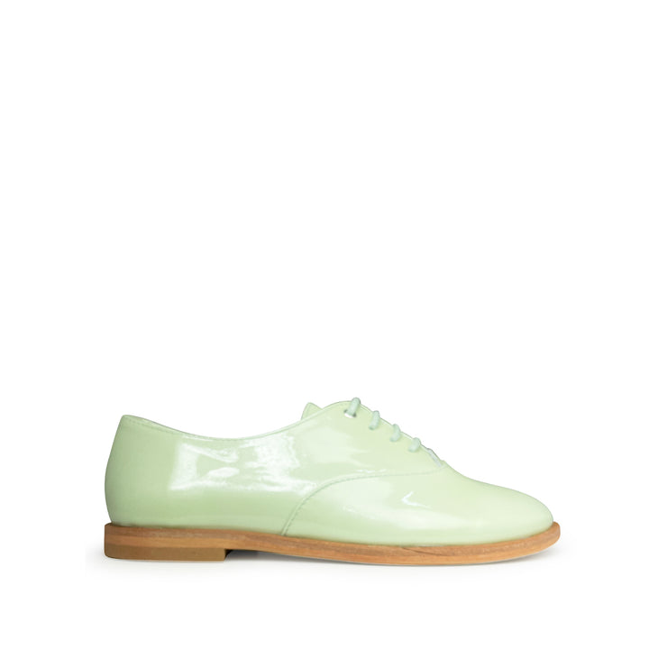 Lace-up shoe light green