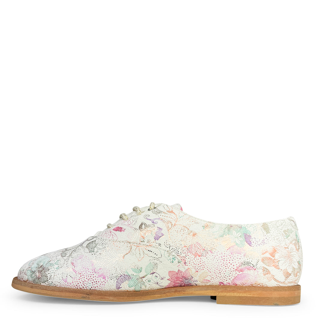 Lace-up shoe with floral print