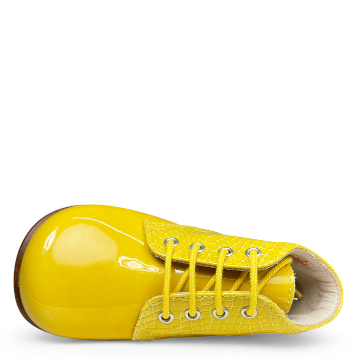 Lace-up shoe yellow