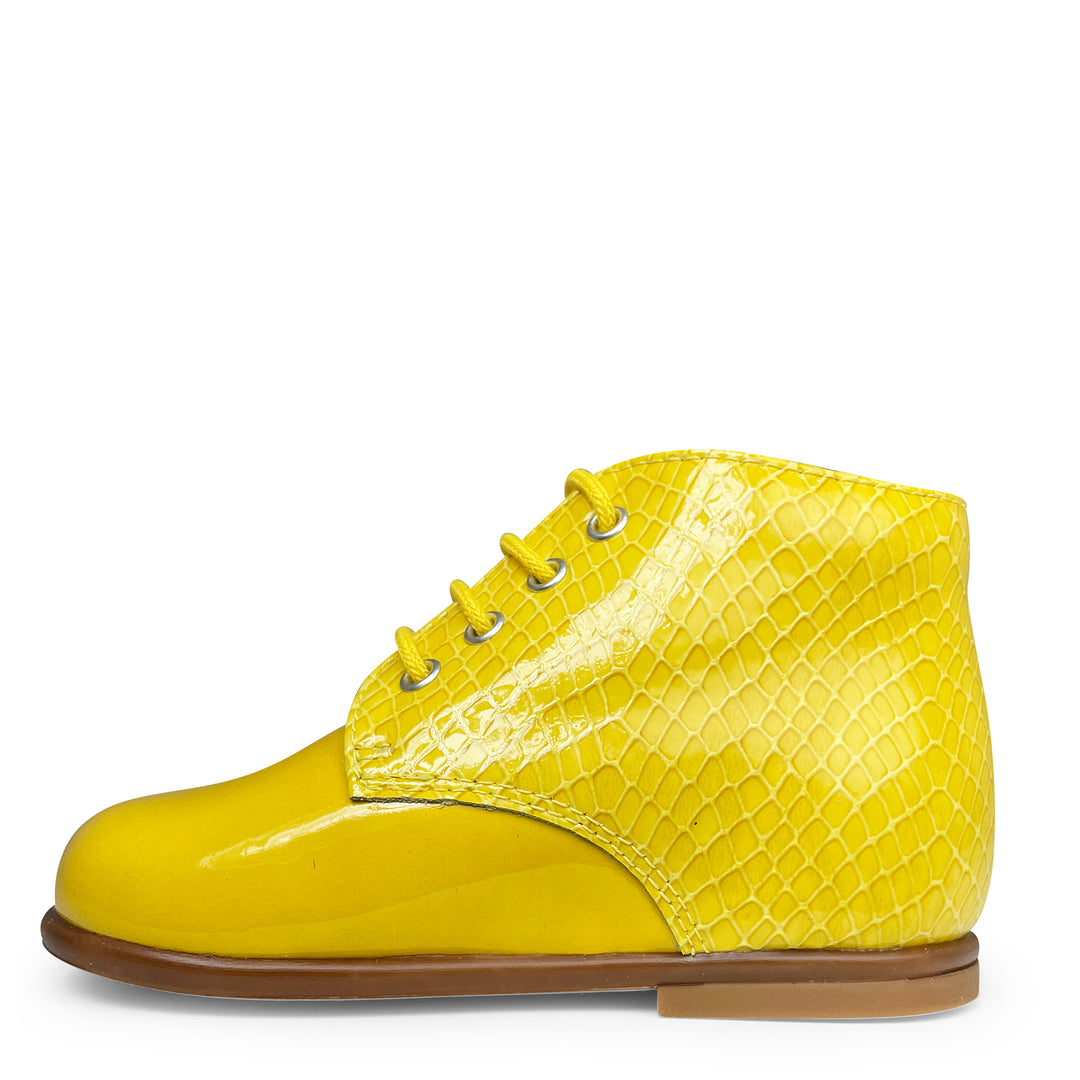 Lace-up shoe yellow