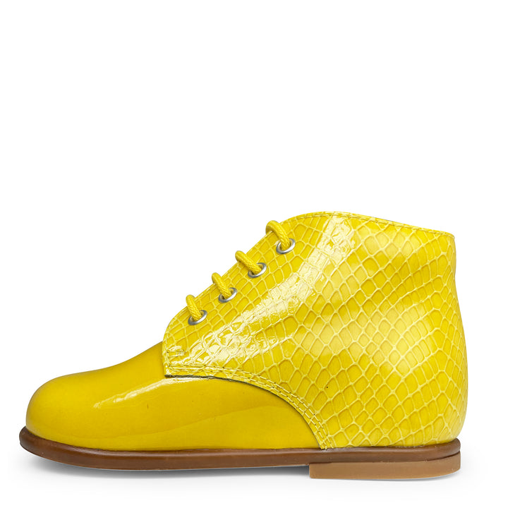 Lace-up shoe yellow