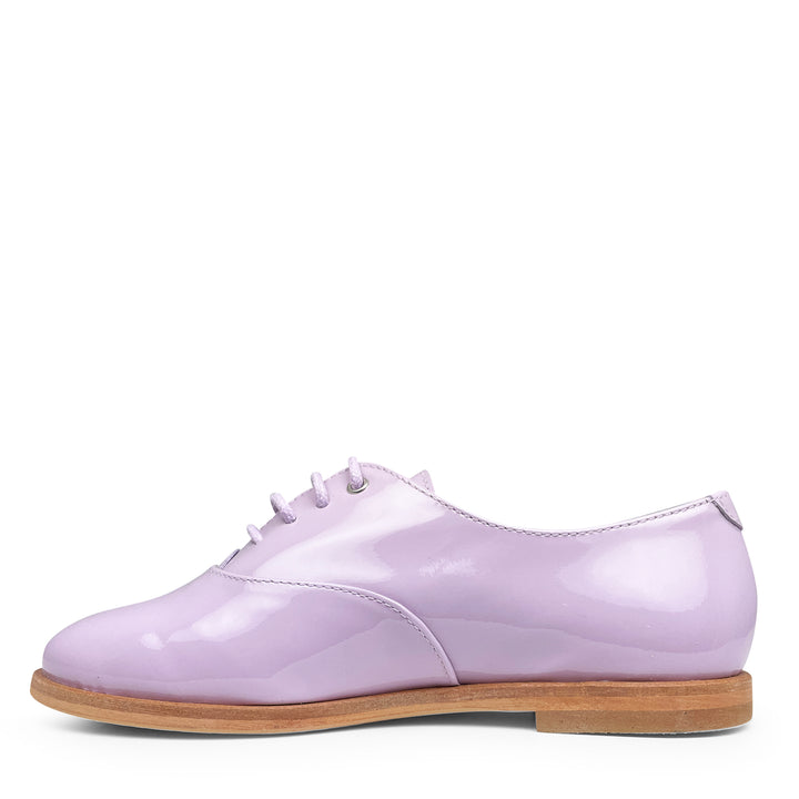 Lace-up shoe purple