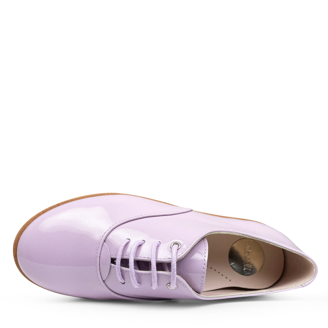 Lace-up shoe purple