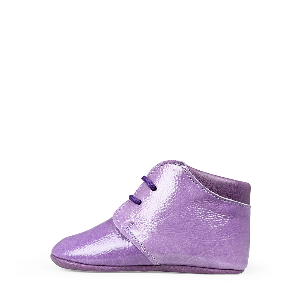 Prestapper in purple patent leather