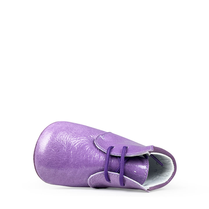 Prestapper in purple patent leather