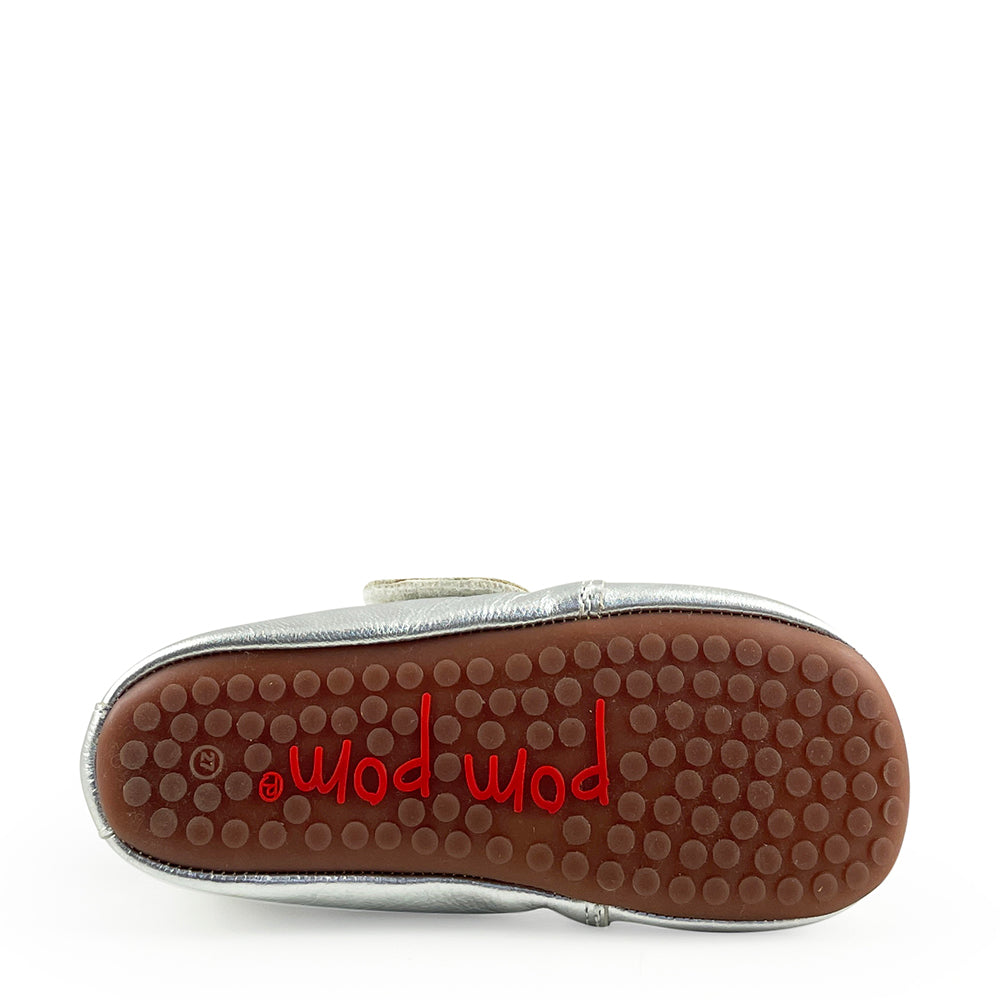 Leather slipper with velcro in silver