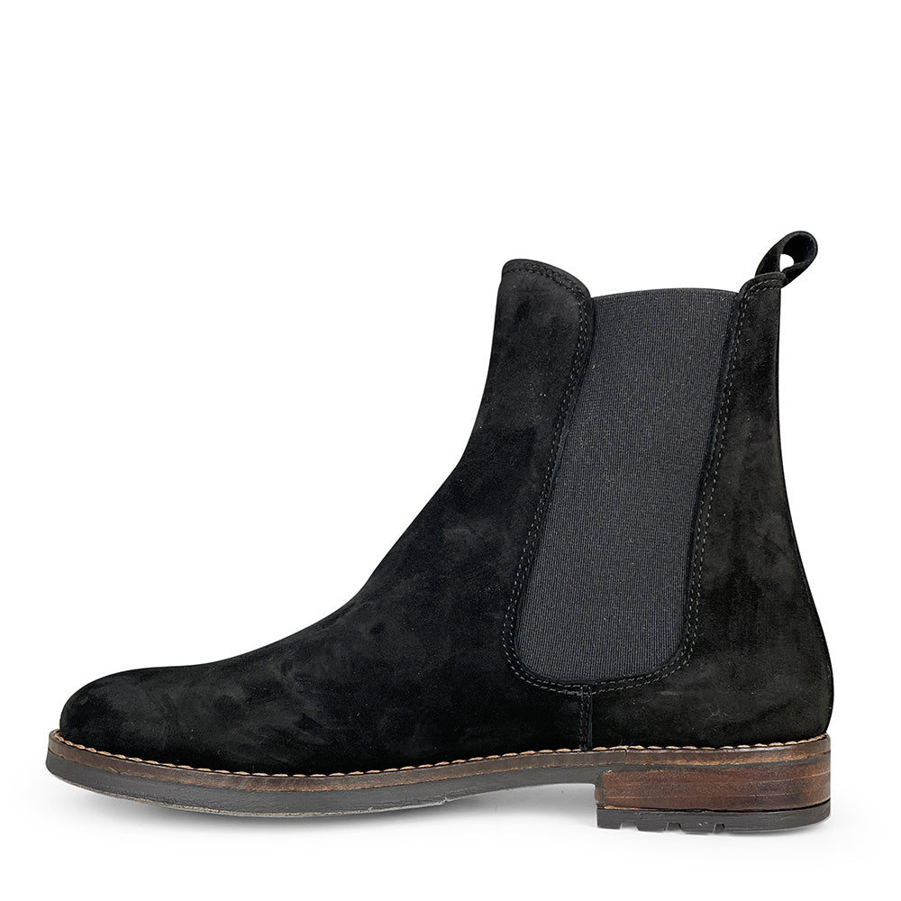 Boot black