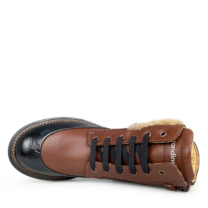 Brown boot with zipper