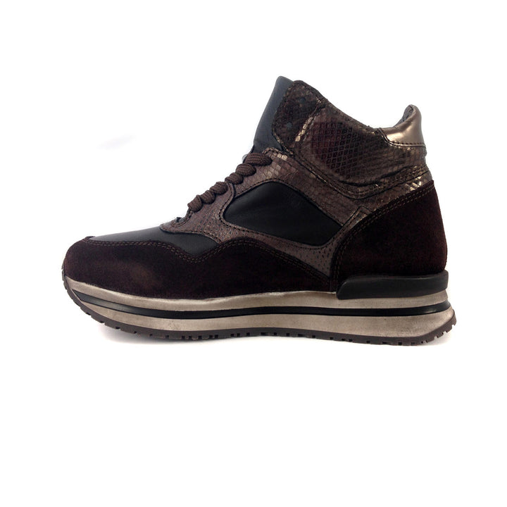 Sneaker brown