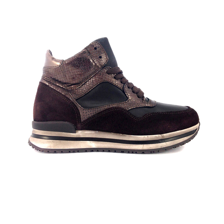 Sneaker brown