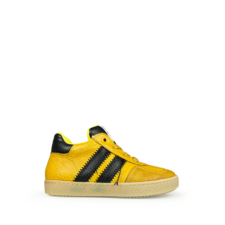 Sneaker ochre and black stripes