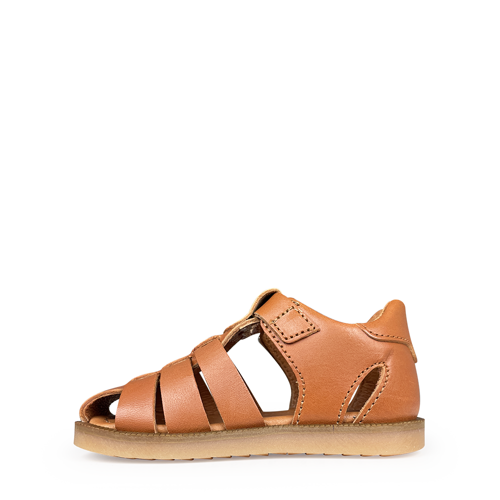 Smooth leather closed sandal