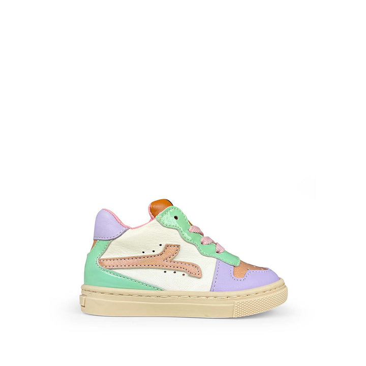 Witte sneaker met pasteltinten