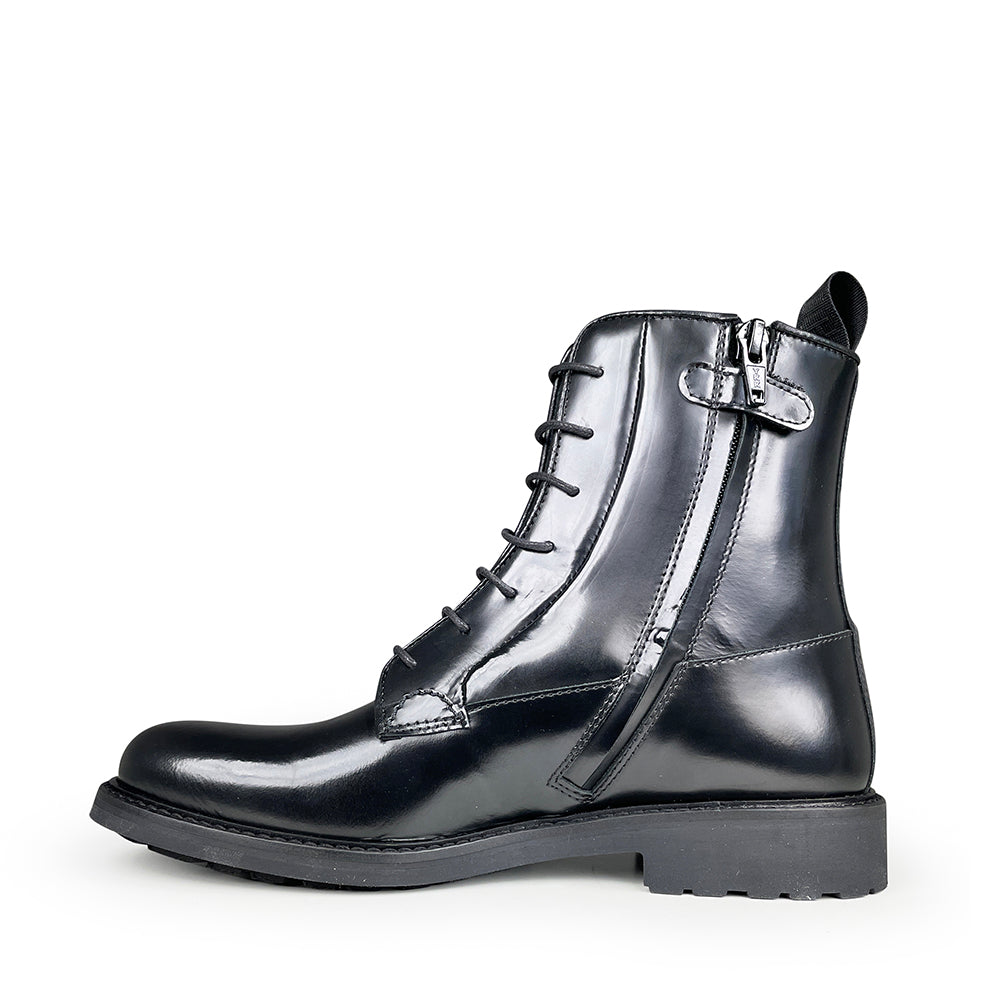 Boot black