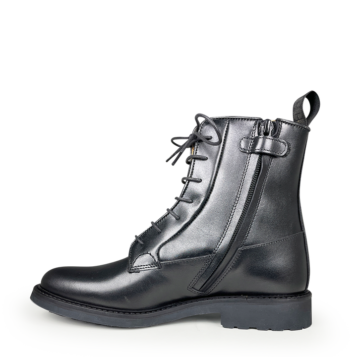 Boot black