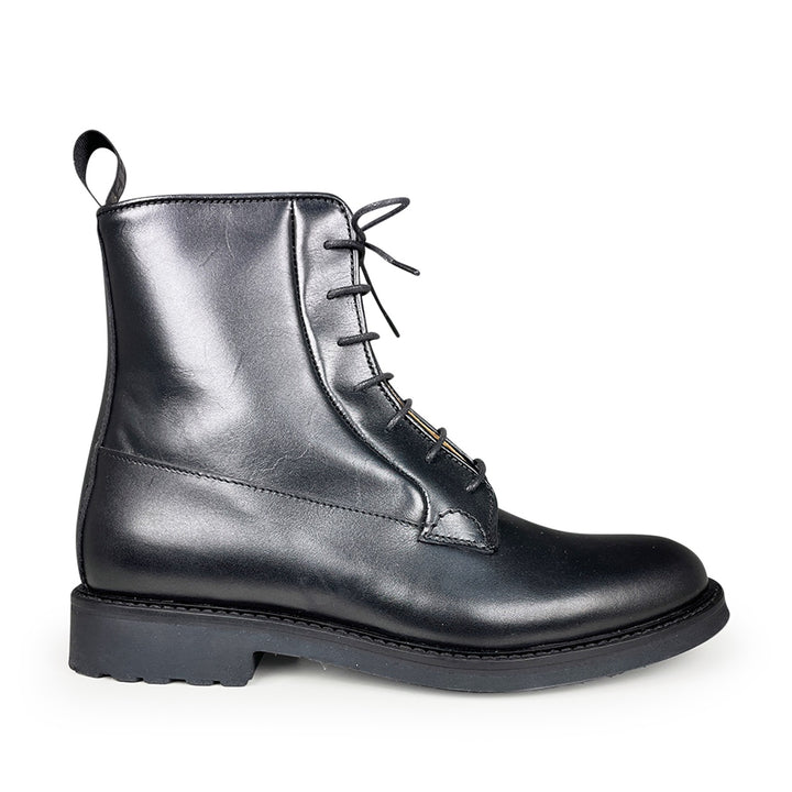 Boot black