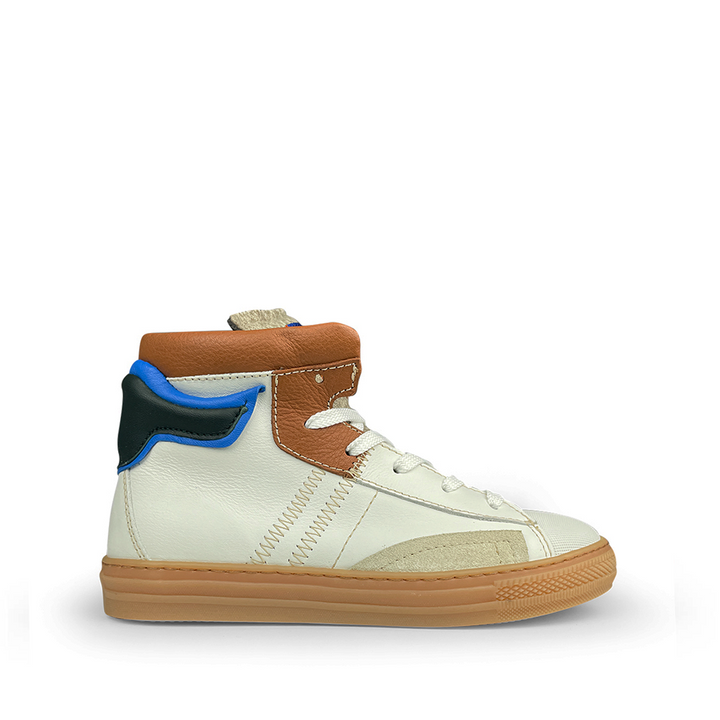 Beige sneaker with rubber top