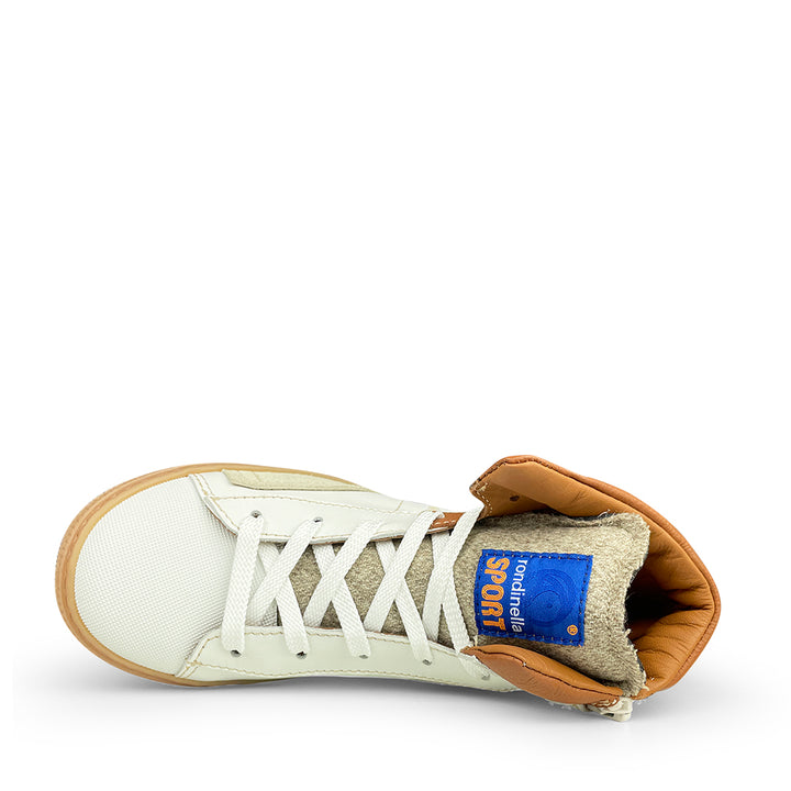 Beige sneaker with rubber top