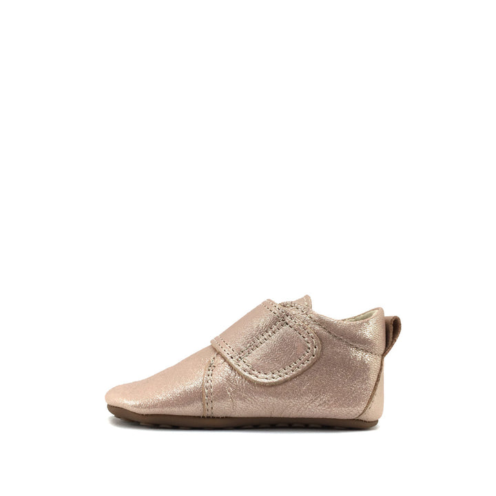 Leather slipper with velcro in shiny pink