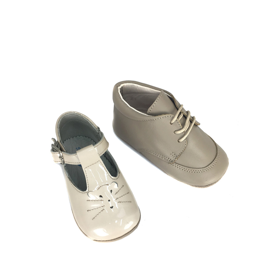 Taupe retro pre-walking shoe