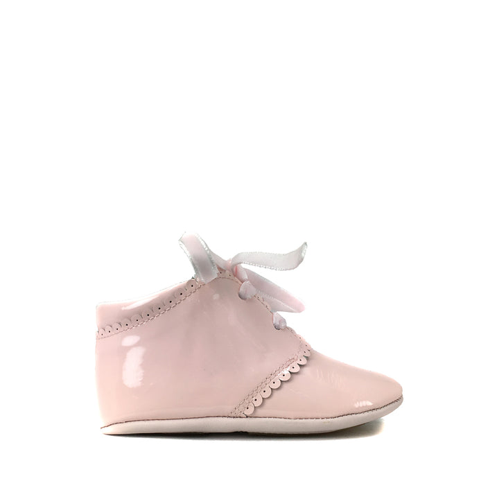 Prestapper in pink patent leather with pink laces