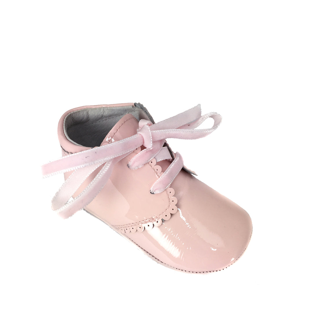 Prestapper in pink patent leather with pink laces