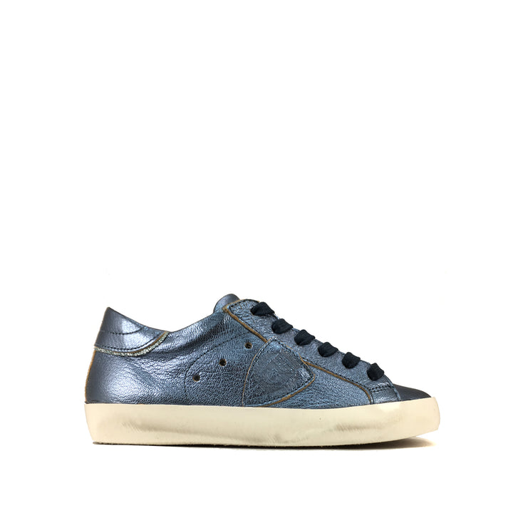 Lage metallic hemelsblauwe sneaker