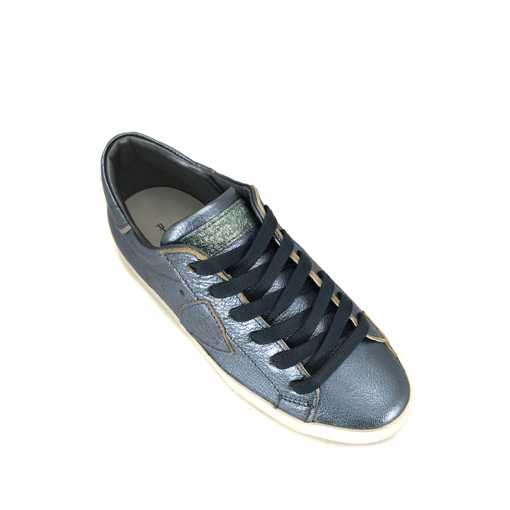 Lage metallic hemelsblauwe sneaker