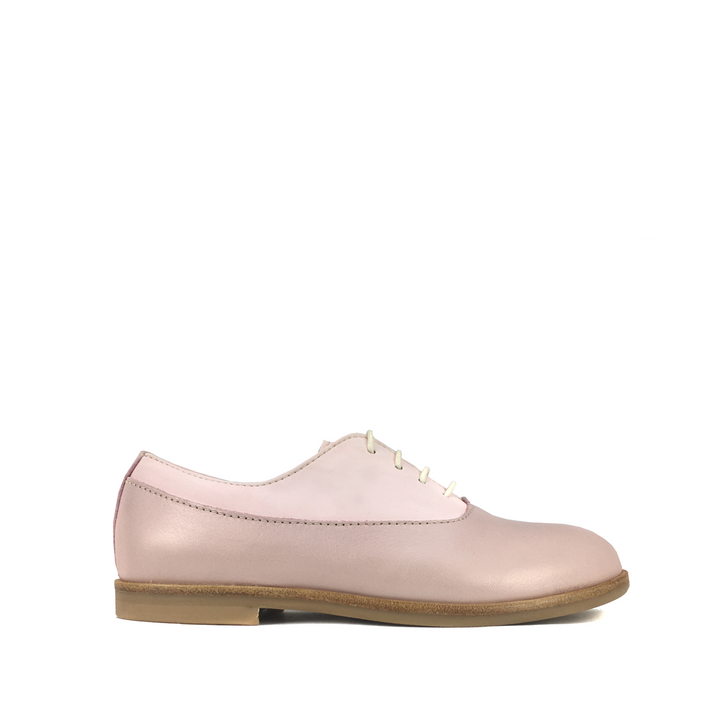 Lace-up shoe in pink tones