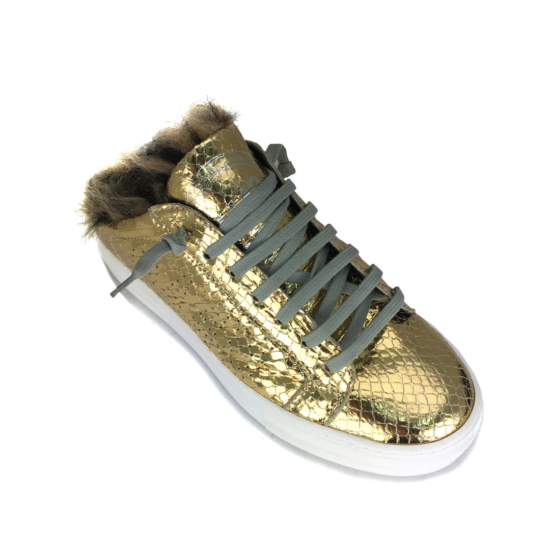 Goud gevoerde insteeksneaker