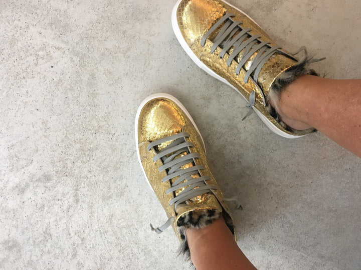 Goud gevoerde insteeksneaker