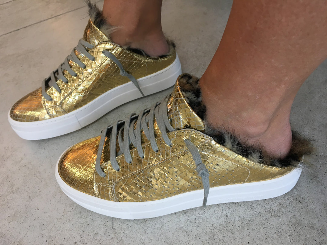 Goud gevoerde insteeksneaker