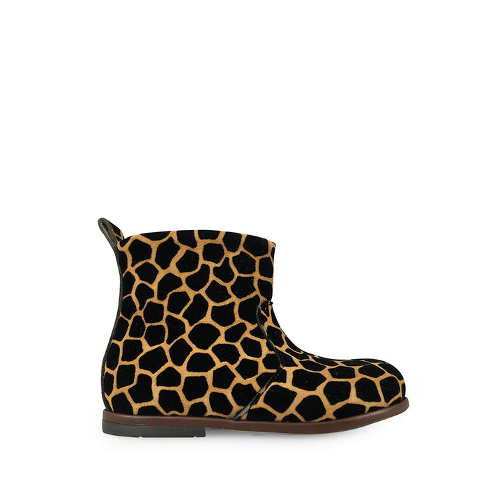 Short boots with giraffe print