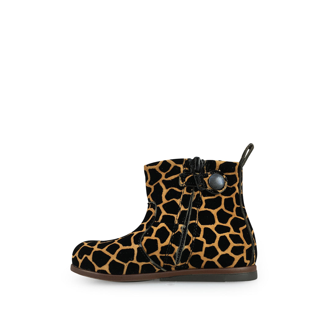 Short boots with giraffe print