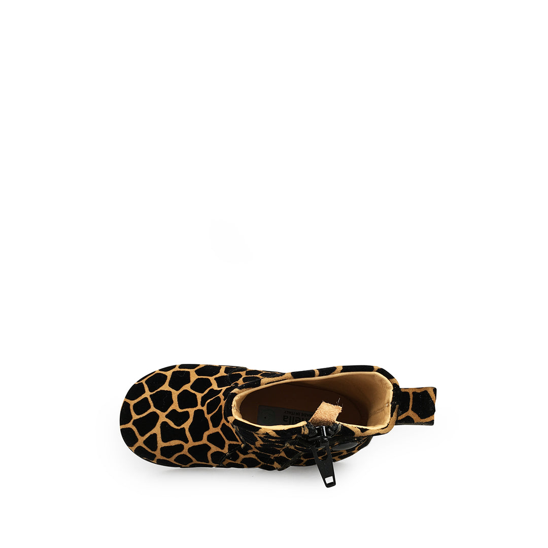 Short boots with giraffe print