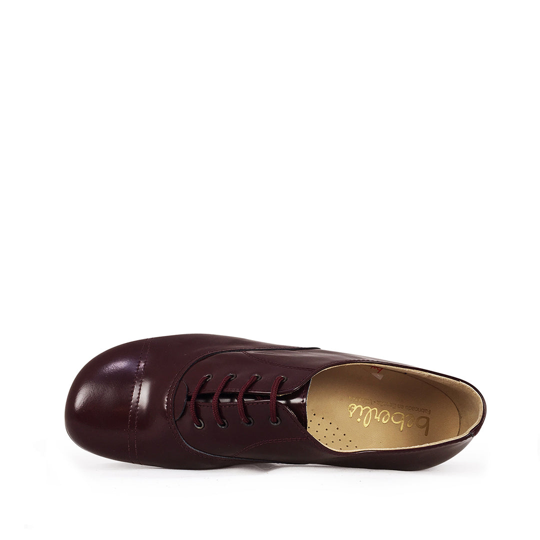 Lace-up shoe burgundy