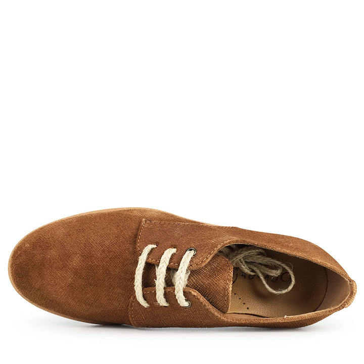 Lace-up shoe brown