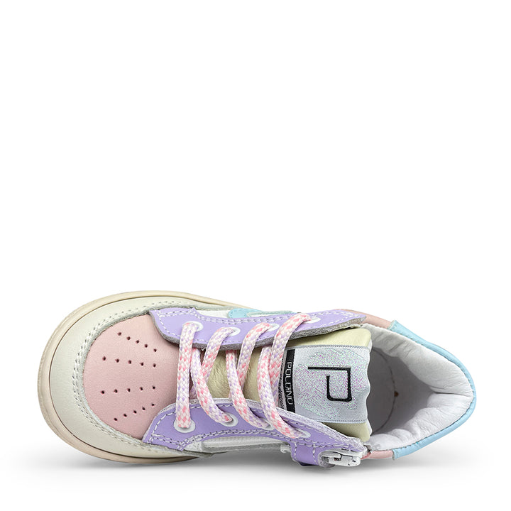 Sneaker with pink touch