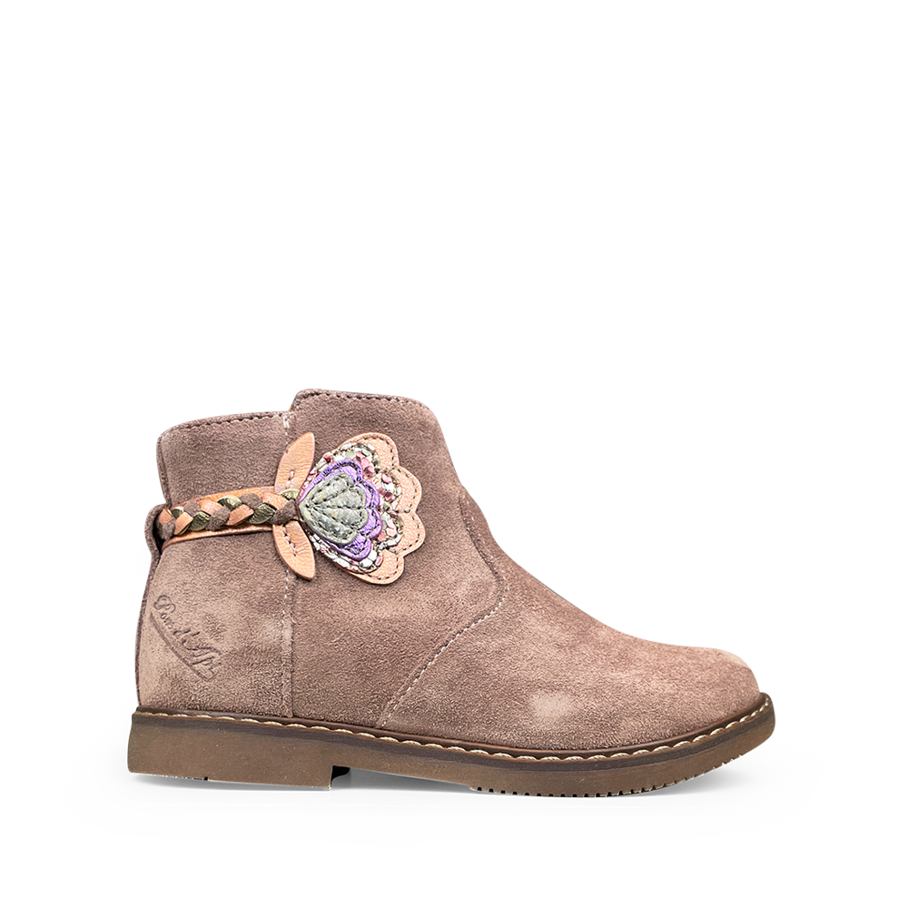Pom d’Api suède meisjeslaars taupe met vlechtband en bloemdetail