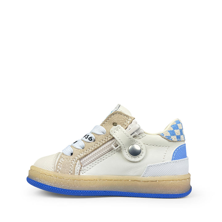 Sneaker wit met blauwe accenten