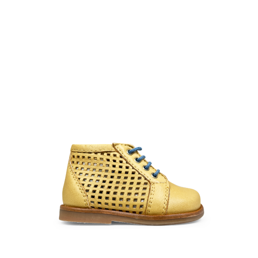 Beberlis first walkers Lace-up shoe in pastel yellow