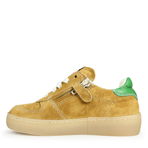 Ocra sneaker Bruine sneaker met groene accenten