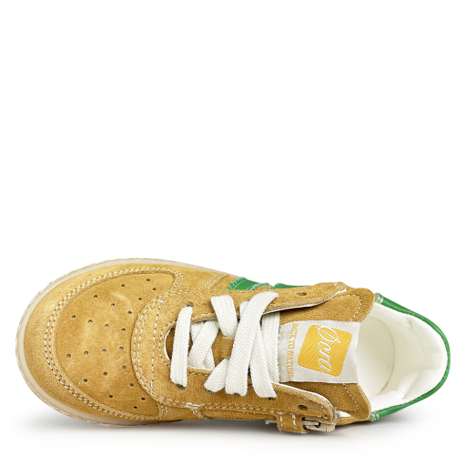 Ocra sneaker Bruine sneaker met groene accenten