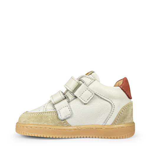 Ocra sneaker Witte presneaker met rood accent