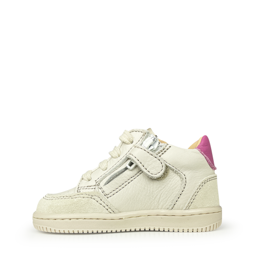 Ocra sneaker Witte presneaker met roze accent