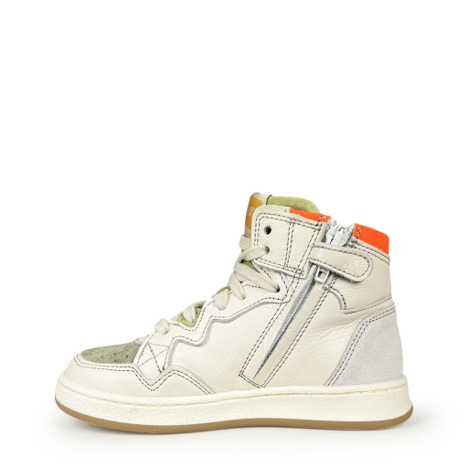 Ocra sneaker Hoge witte sneaker met fluo en groene accenten