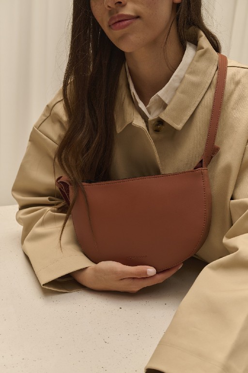 Monk & Anna bags Farou half moon bag carnelian