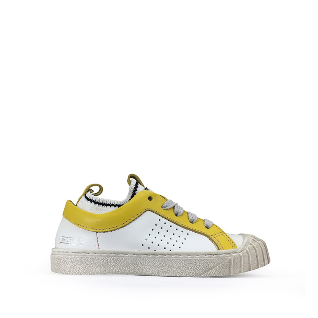 Momino - Witte sneaker met gele details