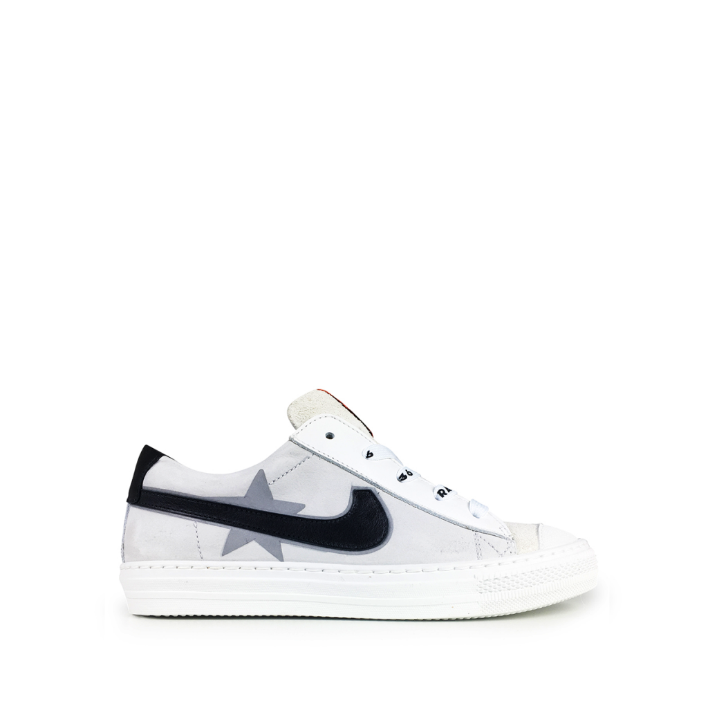 Rondinella trainer Low white sneaker with star and black line